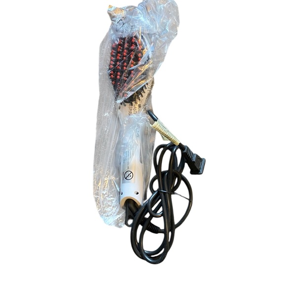 NIB Quick & Straight brush styler - Picture 4 of 6